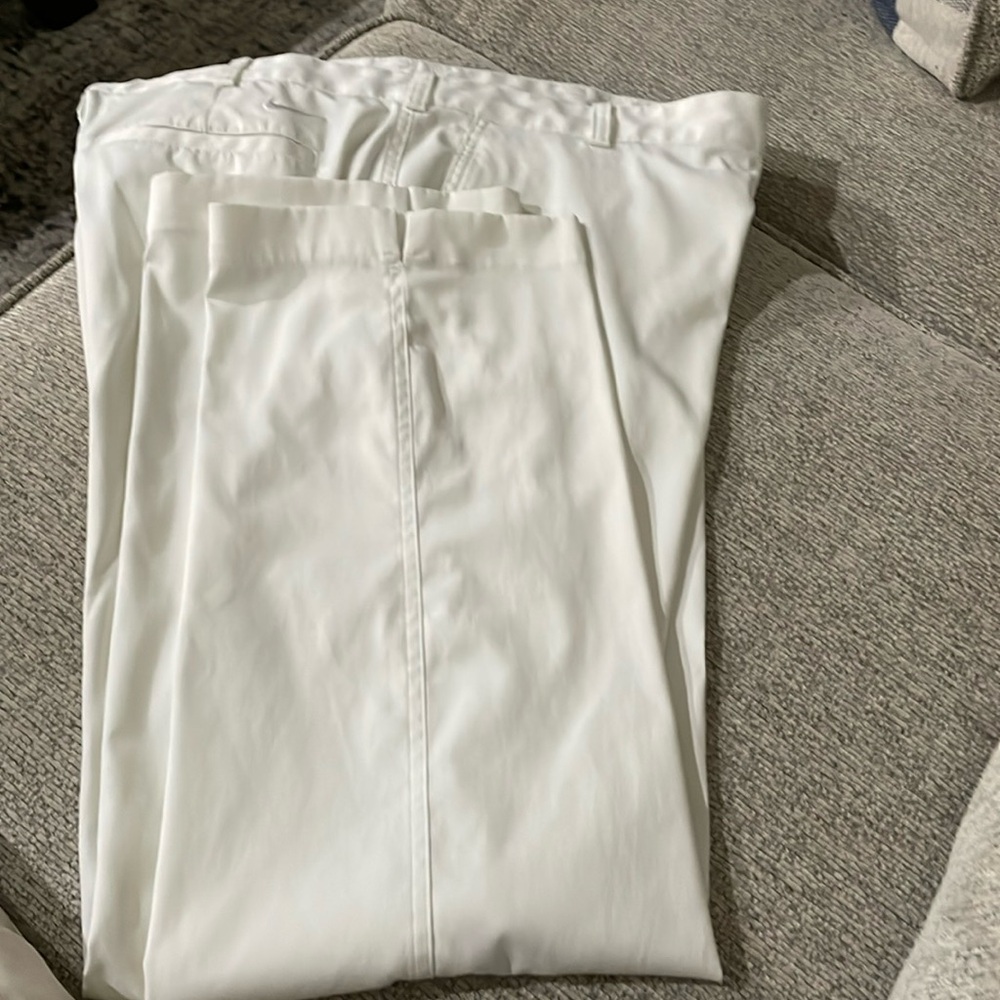 Men’s Nike Dri Fit golf pants, Size 36x32, white